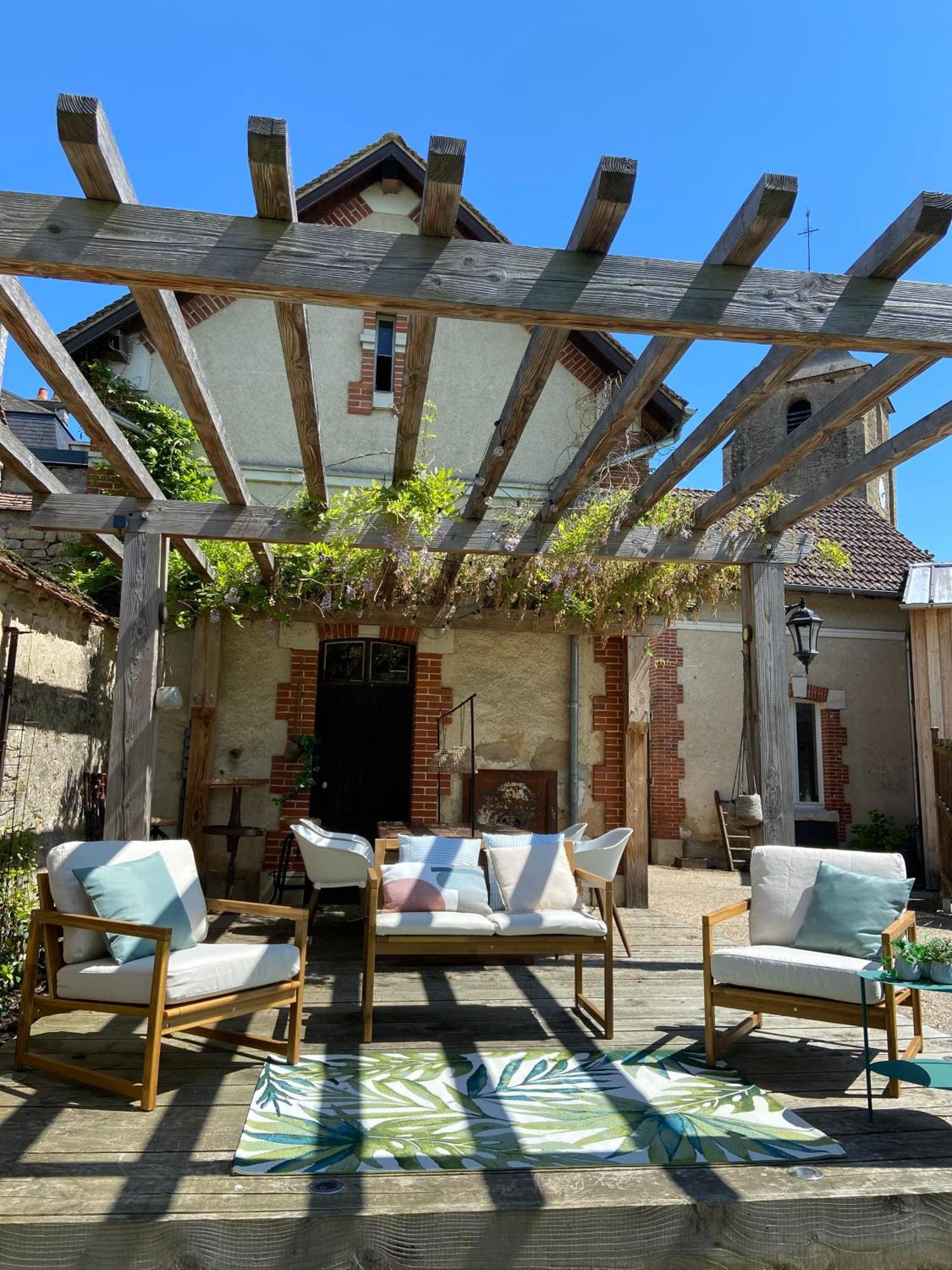 Pool House-L'Hirondelle De Sermizelles- Grand Jardin, Calme Et Nature Aux Portes Du Morvan Luaran gambar